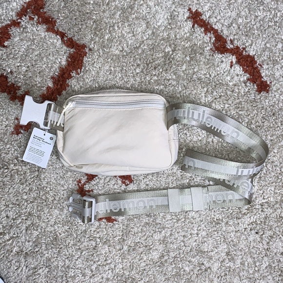 NWT- Lululemon- Everywhere Belt Bag W/ Wordmark Strap- Cream/Beige/Off White - Picture 7 of 16